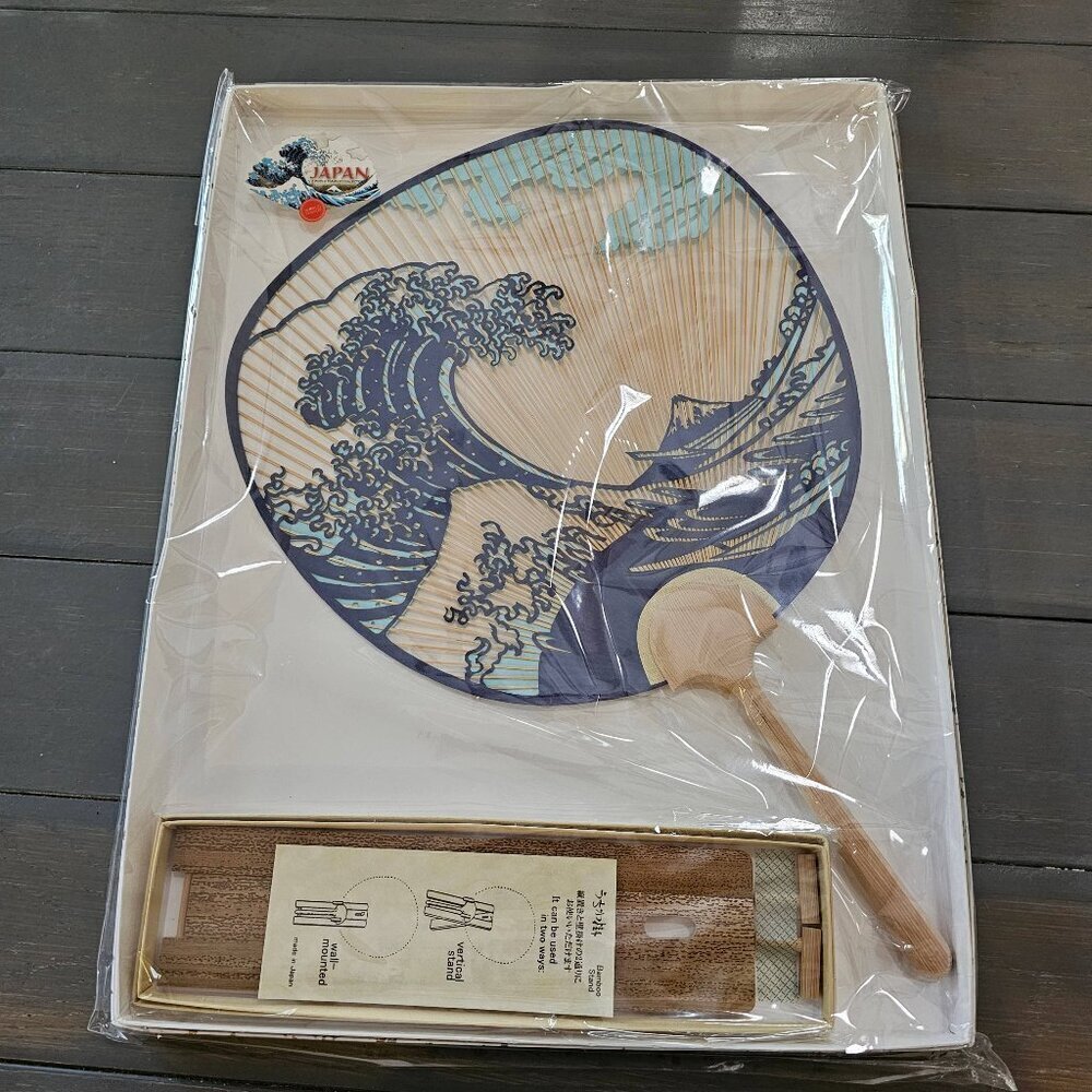 Shiomi Dansen Hokusai Wave Kyoto Uchiwa Fan With Bamboo Stand